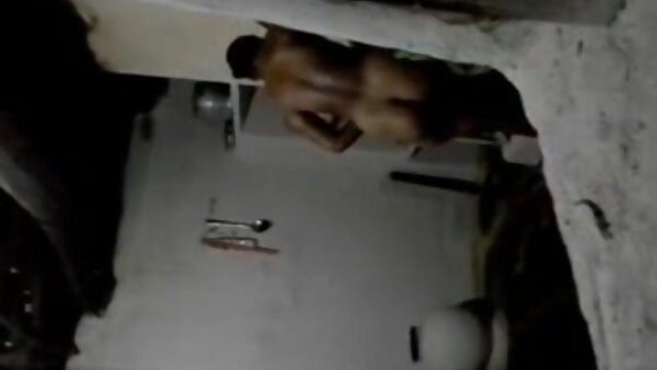 بیل آبنوس با الاغ گرد Hydie Waters در اعماق الاغ او سوراخ جذاب ترین فیلم سکسی شده است